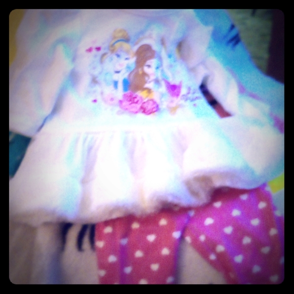 White shirt with fur little Disney princesses with - Picture 1 of 6
